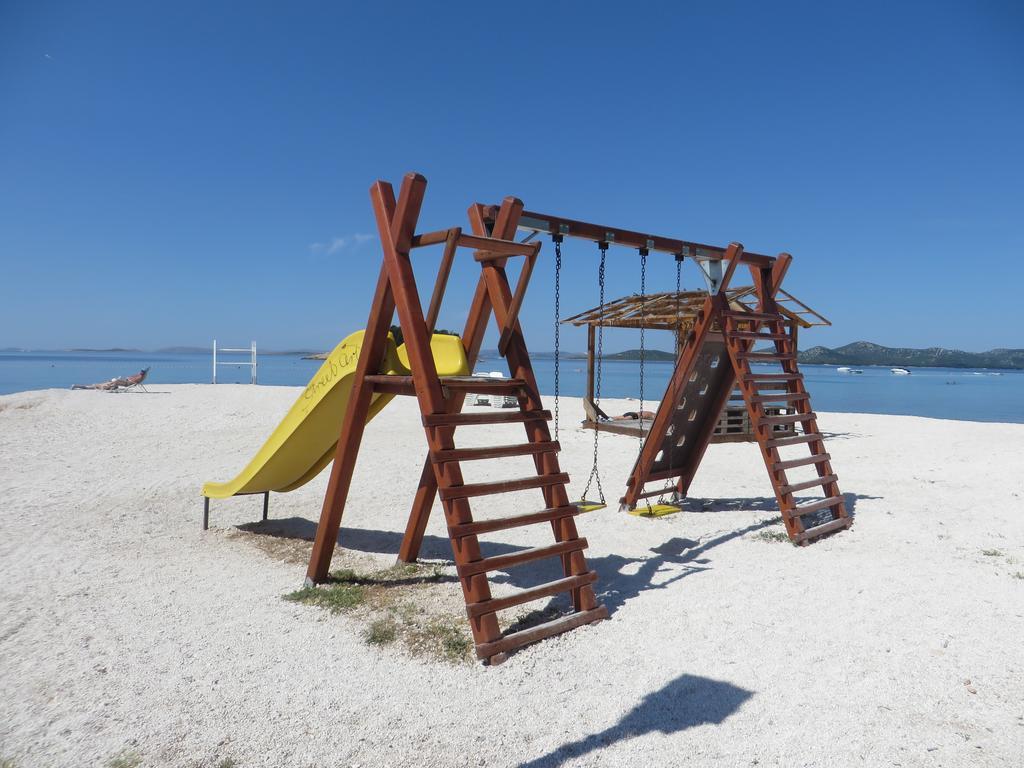 Apartments Luka Пакоштане Экстерьер фото