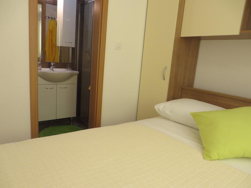 Apartments Luka Пакоштане Экстерьер фото