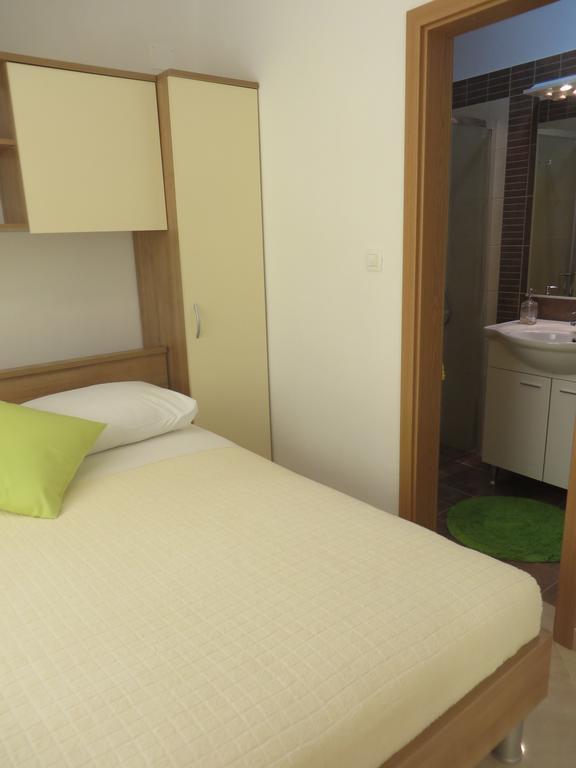 Apartments Luka Пакоштане Экстерьер фото