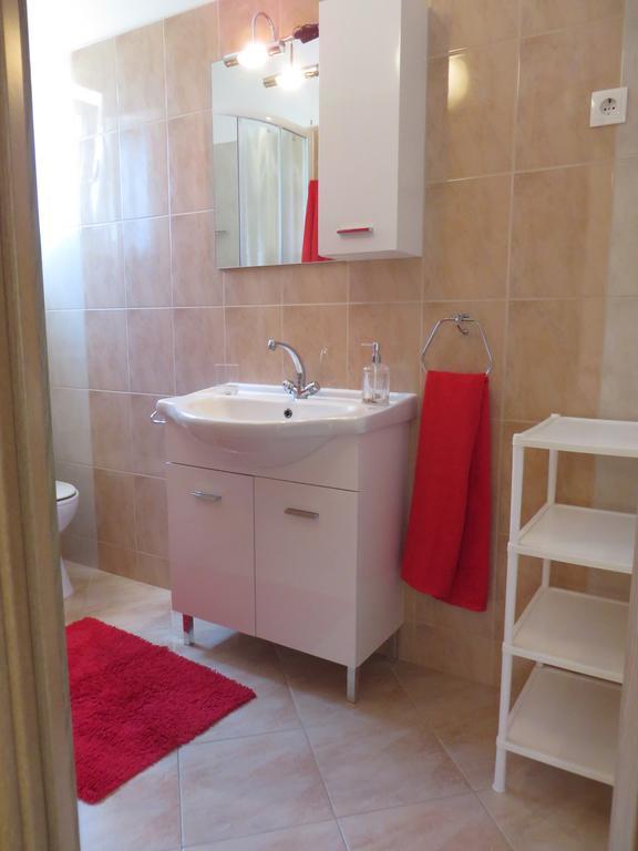Apartments Luka Пакоштане Экстерьер фото