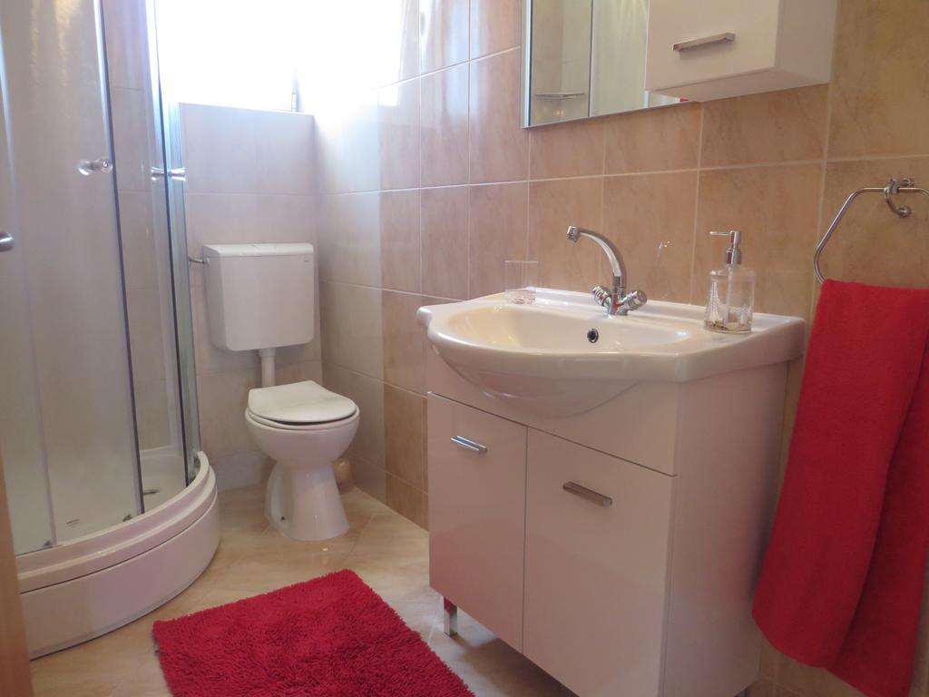 Apartments Luka Пакоштане Экстерьер фото