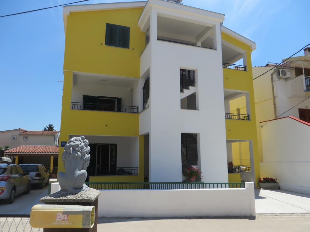 Apartments Luka Пакоштане Экстерьер фото